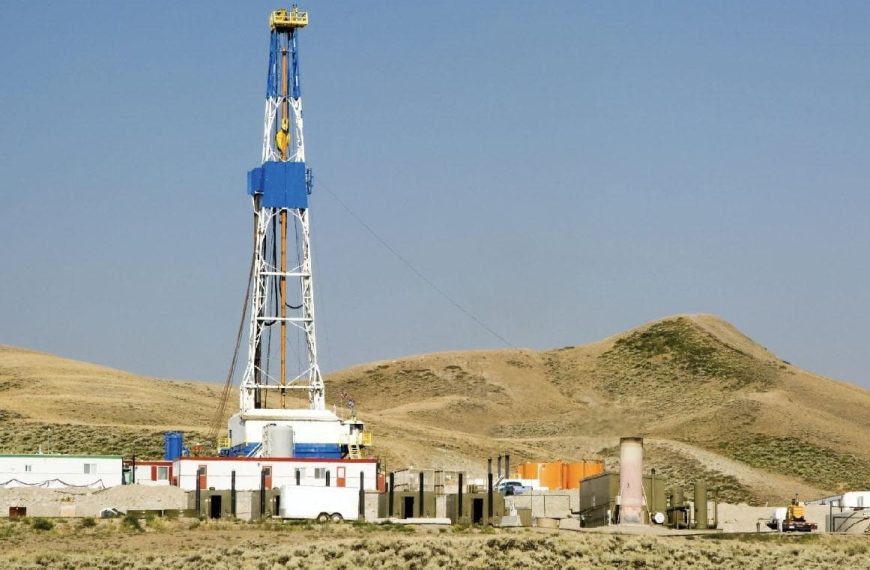 Fracking rig or hydraulic fracturing rig at a well pad